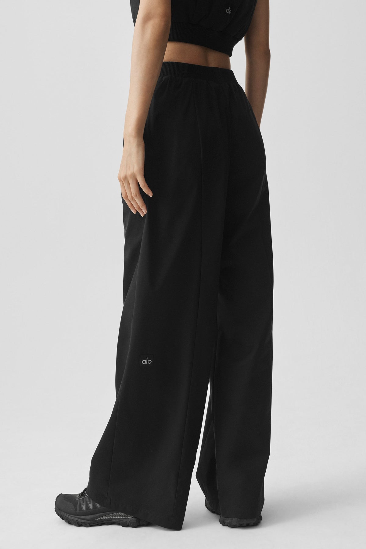 High-Waist Momentum Straight Leg Pant - Black